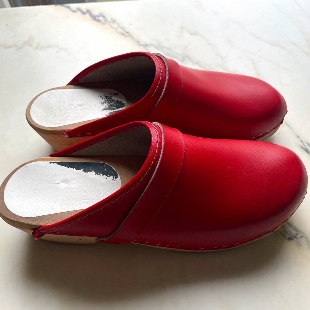 Class Swedish Red Mid-Heel Clog size 39